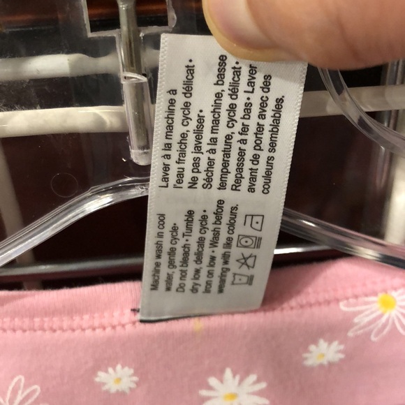 Women’s Short Sleeve Capri Set( top is stained and pants missing) - Picture 5 of 5